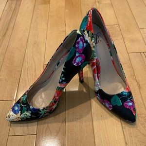 Floral pattern high heel shoes size 5.5